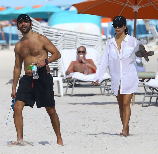 Eva Longoria w bikini - co z tą ciążą?! (FOTO)
