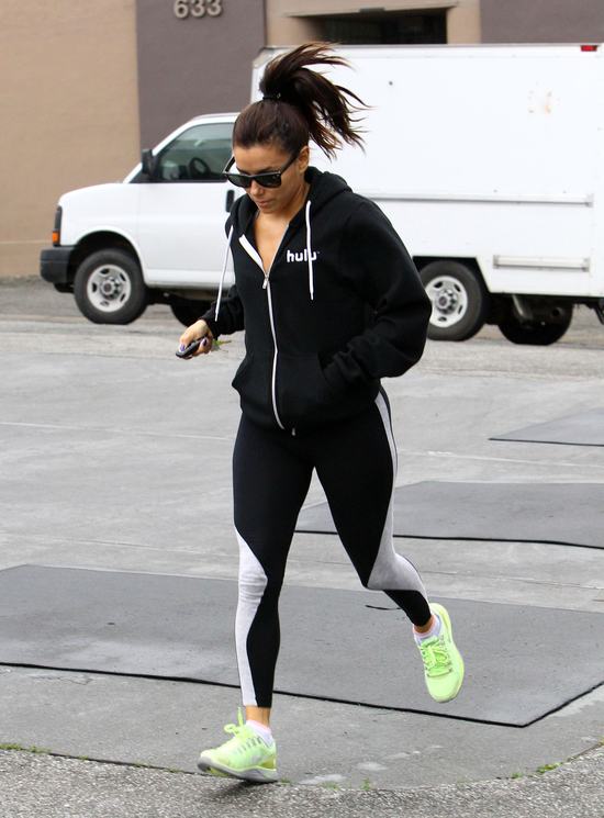 Eva Longoria i jej jogging w deszczu (FOTO)