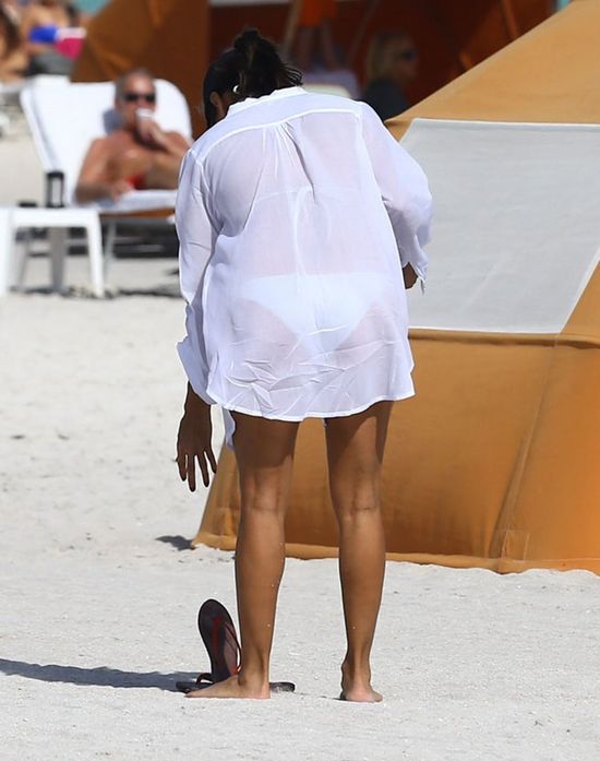 Eva Longoria w bikini - co z tą ciążą?! (FOTO)