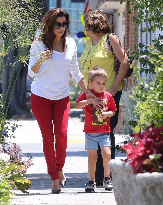 Eva Longoria zabrała rodzinę do fryzjera (FOTO)  