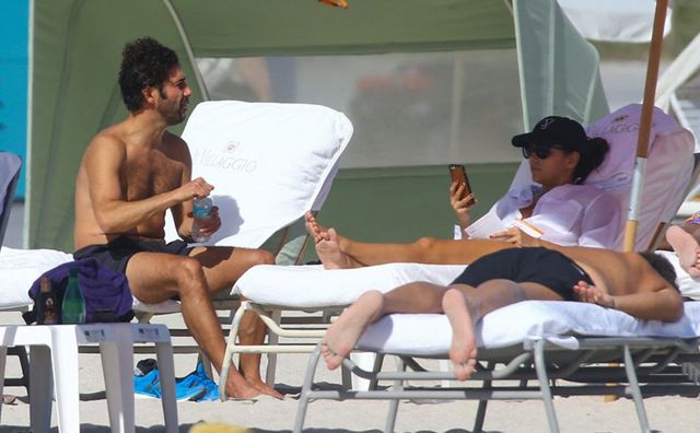 Eva Longoria w bikini - co z tą ciążą?! (FOTO)