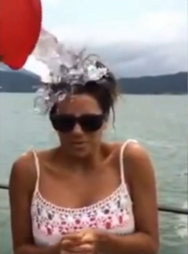 Longoria, Gomez, Hudgens, Spears - zobacz ich SPLASHE VIDEO Longoria, Gomez, Hudgens, Spears - zobacz ich SPLASHE VIDEO