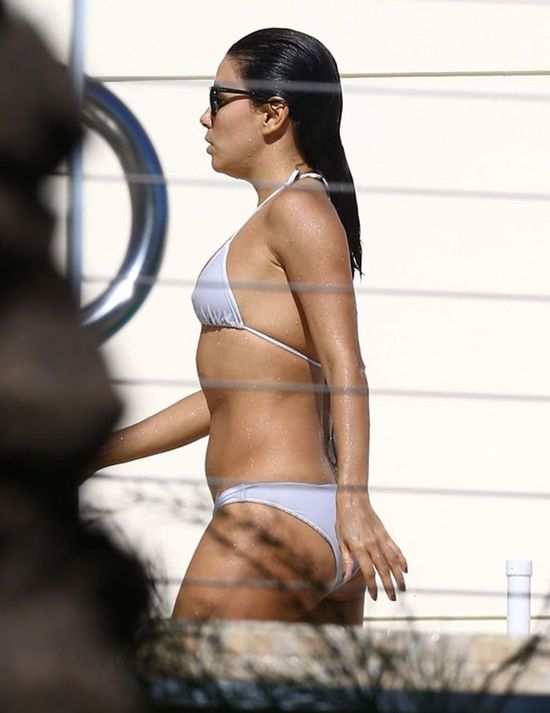 Eva Longoria w bikini - co z tą ciążą?! (FOTO)
