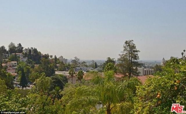 Wszyscy się dziwią Evie Longorii. Dlaczego dopiero teraz sprzedaje ten dom? Wszyscy się dziwią Evie Longorii. Dlaczego dopiero teraz sprzedaje ten dom?