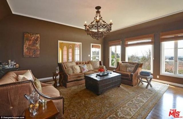 Wszyscy się dziwią Evie Longorii. Dlaczego dopiero teraz sprzedaje ten dom? Wszyscy się dziwią Evie Longorii. Dlaczego dopiero teraz sprzedaje ten dom?