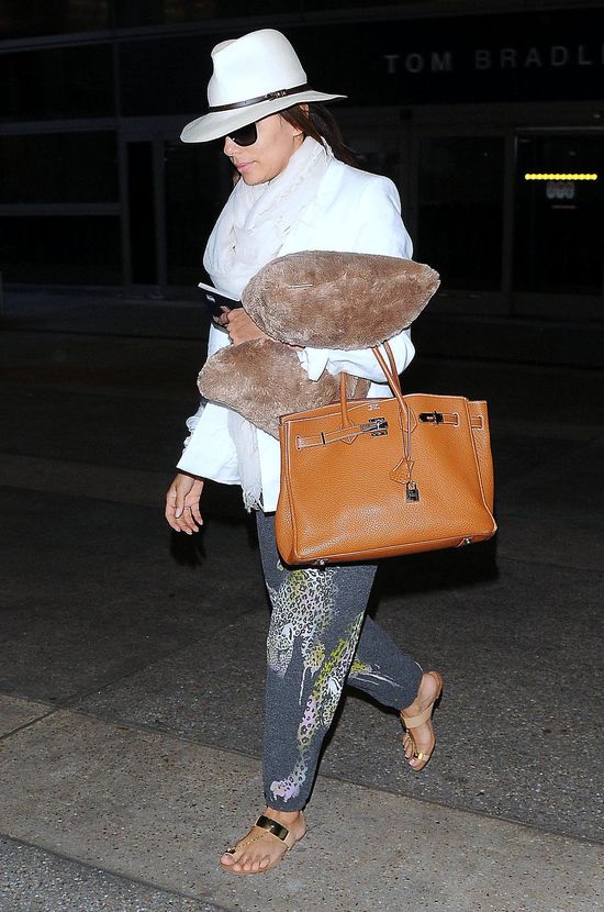 Eva Longoria ma obsesję na punkcie... poduszki? (FOTO) Eva Longoria ma obsesję na punkcie... poduszki? (FOTO)