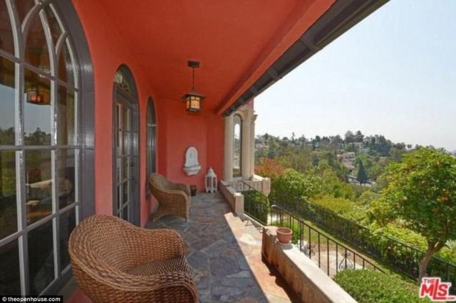 Wszyscy się dziwią Evie Longorii. Dlaczego dopiero teraz sprzedaje ten dom? Wszyscy się dziwią Evie Longorii. Dlaczego dopiero teraz sprzedaje ten dom?