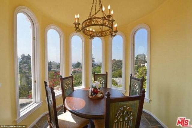 Wszyscy się dziwią Evie Longorii. Dlaczego dopiero teraz sprzedaje ten dom? Wszyscy się dziwią Evie Longorii. Dlaczego dopiero teraz sprzedaje ten dom?