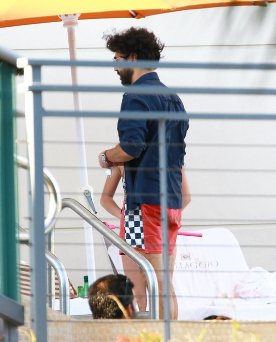 Eva Longoria Wielkanoc spędziła nad basenem (FOTO)