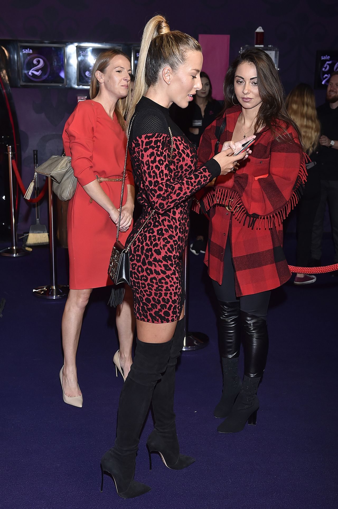 Ewa Chodakowska w kozakach za kolana świętuje swój filmowy debiut (ZDJĘCIA)