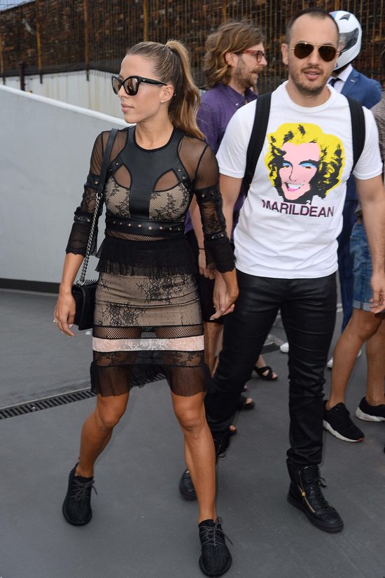 Romantyczna (i MODNA) Ewa Chodakowska na pokazie mody (FOTO)