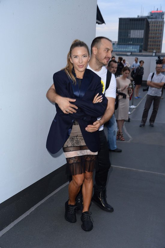 Romantyczna (i MODNA) Ewa Chodakowska na pokazie mody (FOTO)