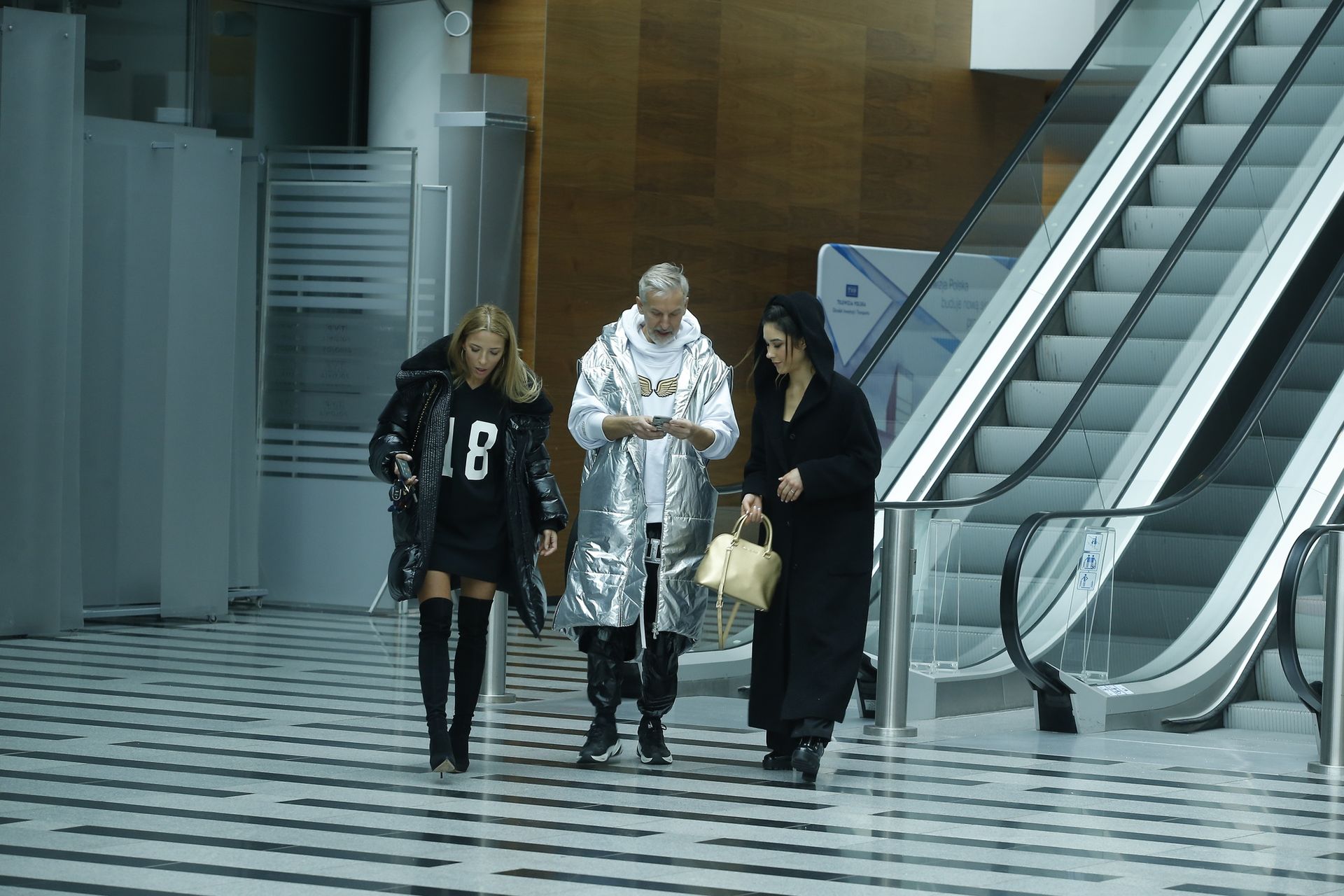 Ewa Chodakowska w seksownych kozakach przed studio TVP (ZDJĘCIA) Ewa Chodakowska w seksownych kozakach przed studio TVP (ZDJĘCIA)