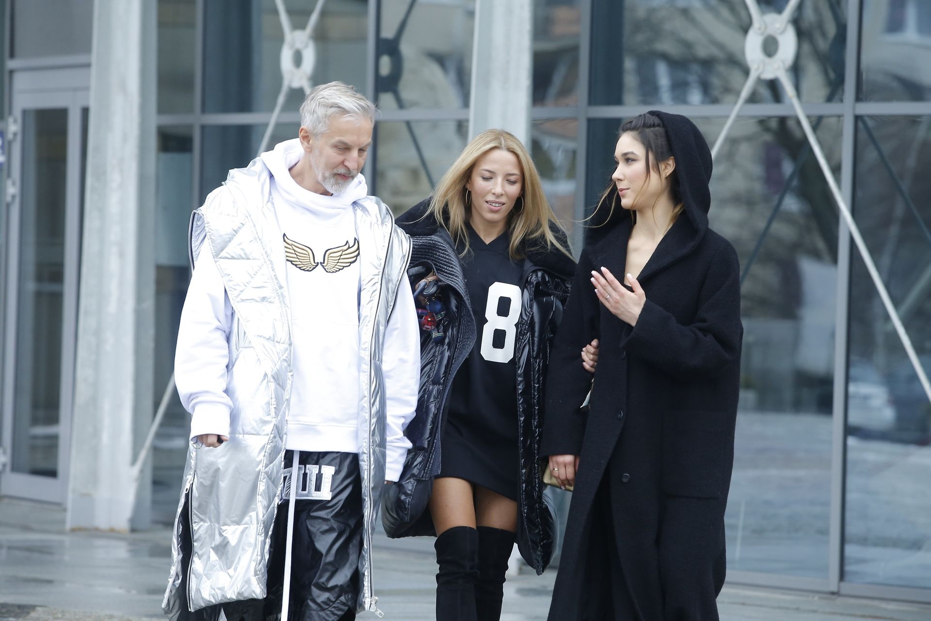 Ewa Chodakowska w seksownych kozakach przed studio TVP (ZDJĘCIA) Ewa Chodakowska w seksownych kozakach przed studio TVP (ZDJĘCIA)