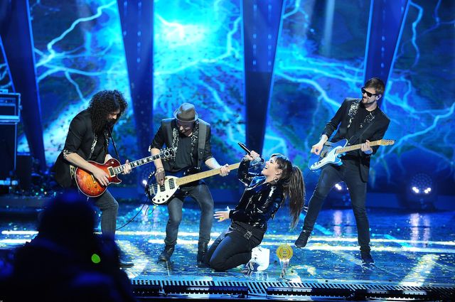 WOW! Niesamowita kreacja Ewy Farnej na jubileuszowym koncercie Polsatu (ZDJĘCIA)