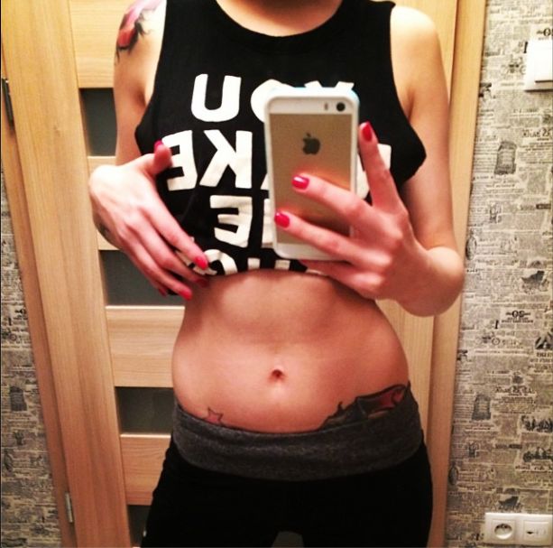 Polska artystka chwali się płaskim brzuchem (FOTO)