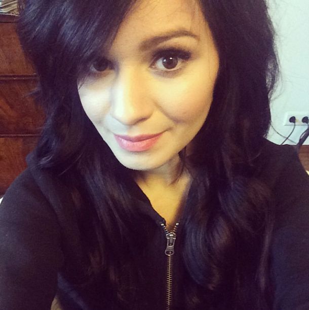 Ewelina Lisowska postawiła na boba z grzywką (FOTO) Ewelina Lisowska postawiła na boba z grzywką (FOTO)