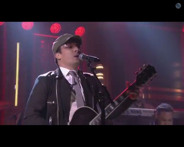 FENOMENALNY Jimmy Fallon naśladuje Bono z U2 [VIDEO]