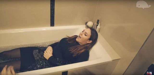 Ewa Farna śpiewa Adele w wannie z lodem (VIDEO) Ewa Farna śpiewa Adele w wannie z lodem (VIDEO)