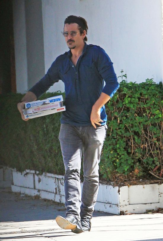 Colin Farrell jako dostawca pizzy (FOTO)