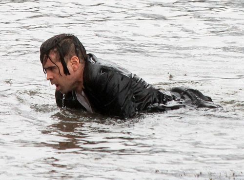 Zimna kąpiel Colina Farrella (FOTO)