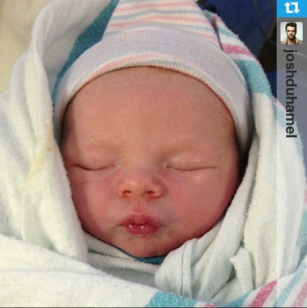 Synek Fergie już jeździ własnym Ferrari (FOTO)