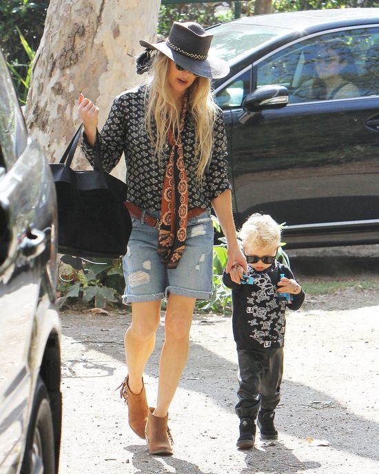 Fergie też mocno dba o stylówkę synka (FOTO)