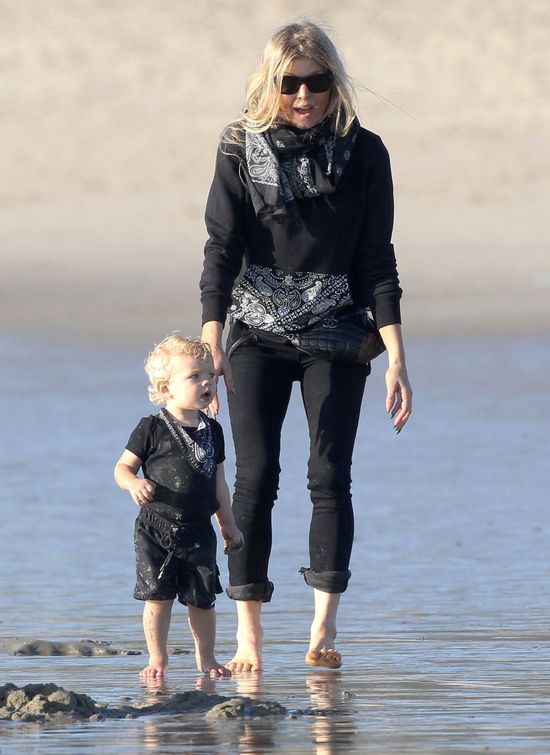 Chudziutka Fergie szaleje się z rodzinką (FOTO)