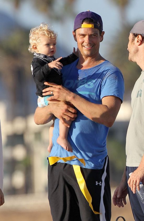 Chudziutka Fergie szaleje się z rodzinką (FOTO)