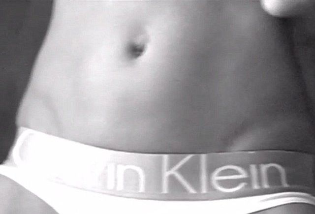 Fergie pokazała się topless (VIDEO)