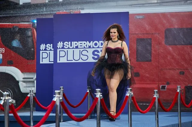 Supermodelka Plus Size - pokaz bielizny
