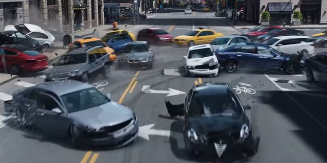 Luksusowe samochody wypadają przez okna. Co się dzieje? Luksusowe samochody wypadają przez okna. Co się dzieje?