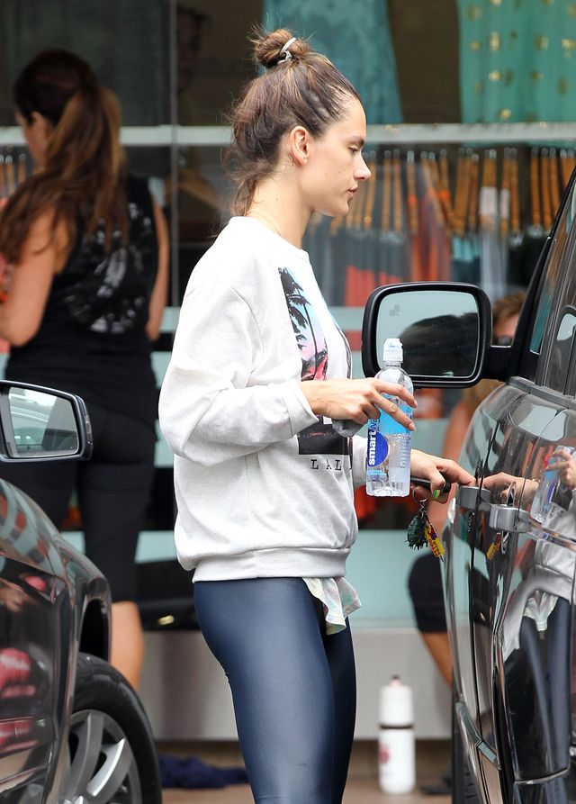 Alessandra Ambrosio nie umalowała się i nie uczesała (FOTO)