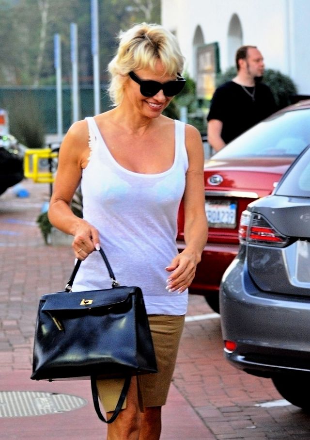 Pameli Anderson zabrakło czasu na ułożenie włosów (FOTO)