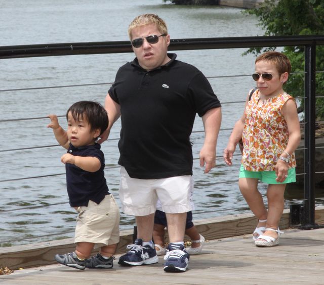 Mała para z dziećmi na statku pirackim (FOTO) Mała para z dziećmi na statku pirackim (FOTO)