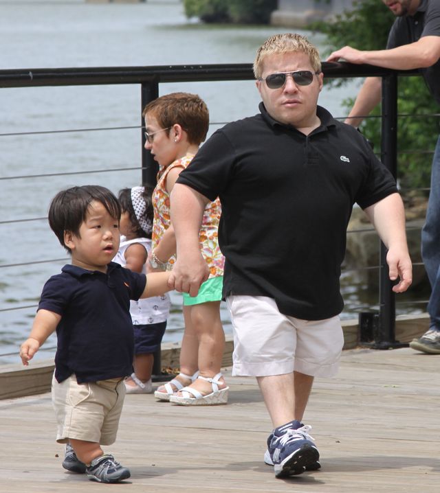 Mała para z dziećmi na statku pirackim (FOTO) Mała para z dziećmi na statku pirackim (FOTO)