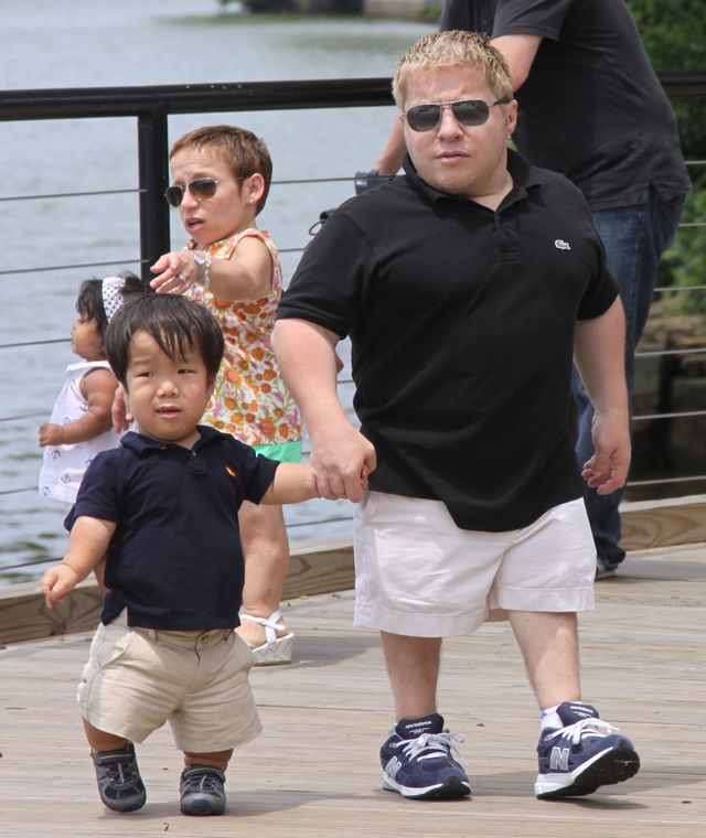 Mała para z dziećmi na statku pirackim (FOTO) Mała para z dziećmi na statku pirackim (FOTO)