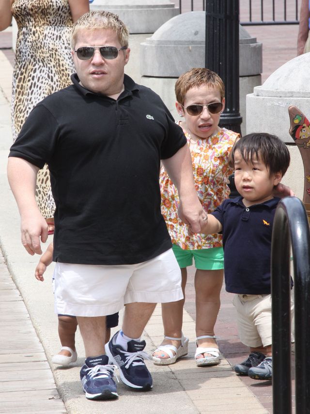 Mała para z dziećmi na statku pirackim (FOTO) Mała para z dziećmi na statku pirackim (FOTO)