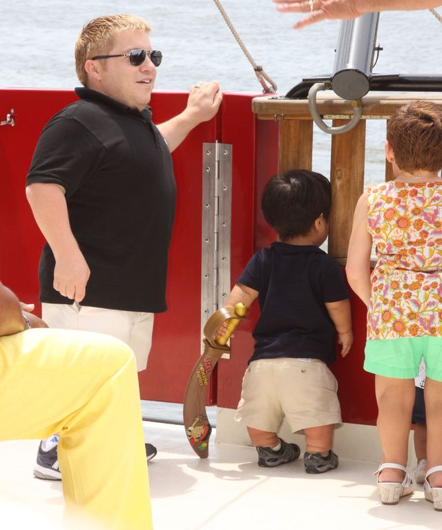 Mała para z dziećmi na statku pirackim (FOTO) Mała para z dziećmi na statku pirackim (FOTO)