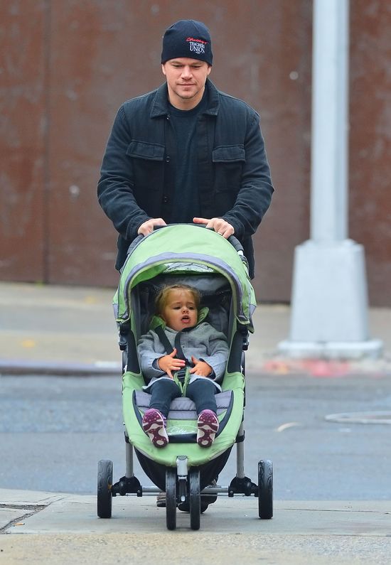 Matt Damon - tatuś na dyżurze (FOTO) Matt Damon - tatuś na dyżurze (FOTO)