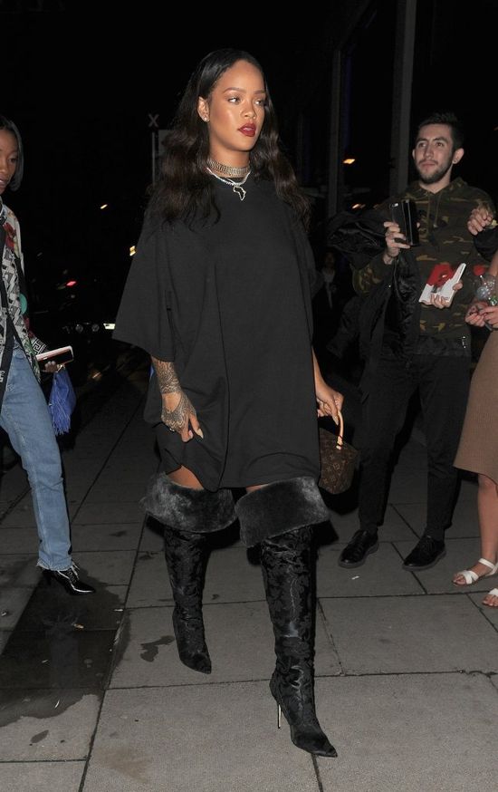 Rihanna mówi NIE graczom Pokemon Go na jej koncertach! (VIDEO) Rihanna mówi NIE graczom Pokemon Go na jej koncertach! (VIDEO)