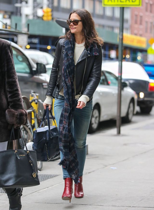 Katie Holmes nie farbuje siwych włosów (FOTO)