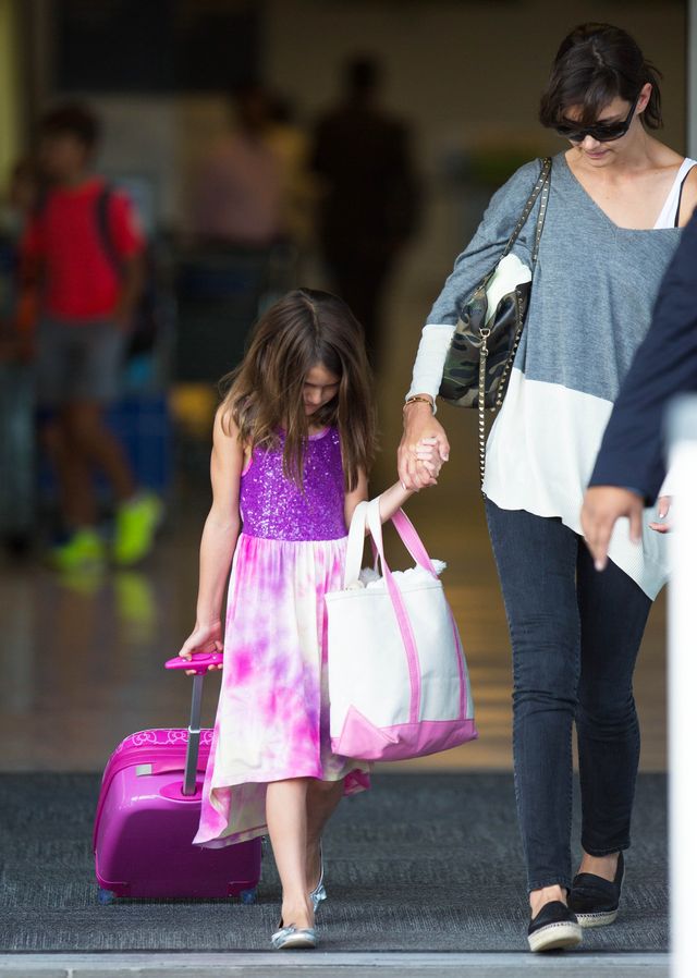 8-letnia Suri Cruise wciąż w krainie księżniczek? (FOTO) 8-letnia Suri Cruise wciąż w krainie księżniczek? (FOTO)