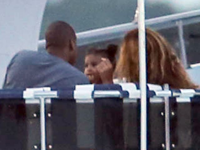 Beyonce z mężem i córeczką na luksusowym jachcie (FOTO)