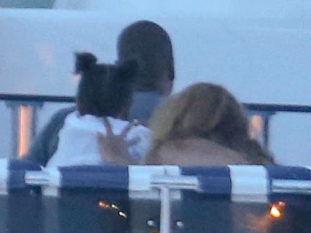 Beyonce z mężem i córeczką na luksusowym jachcie (FOTO)