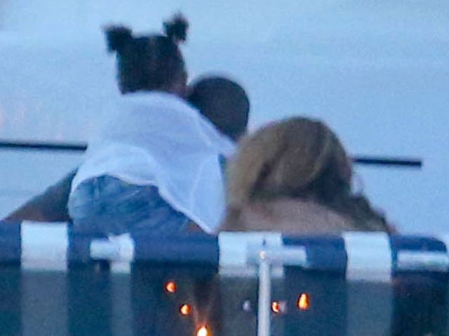 Beyonce z mężem i córeczką na luksusowym jachcie (FOTO)