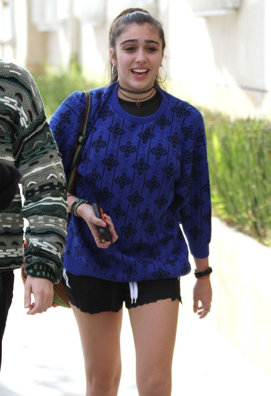 Jej matka zarabia miliony, a ona… (FOTO)