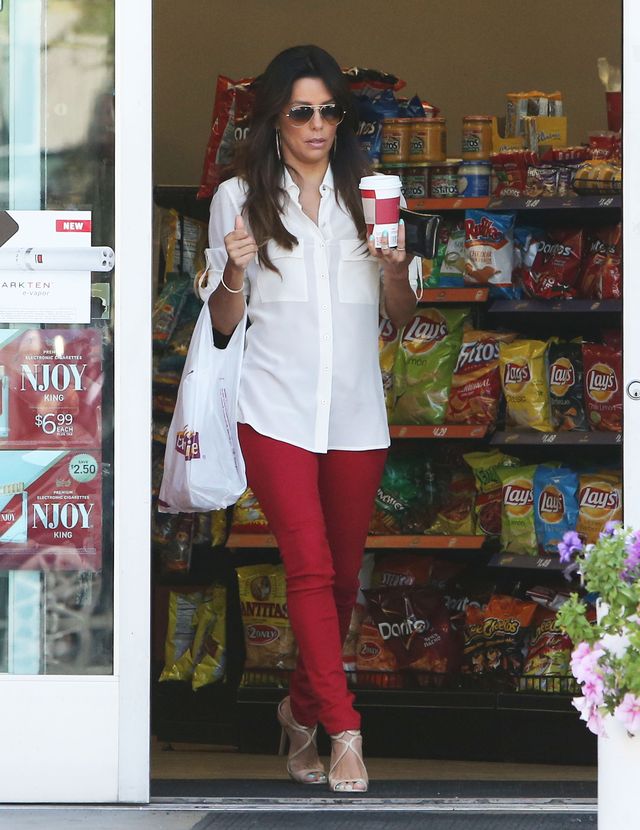 Eva Longoria nawet przed stacją benzynową ma swoich fanów Eva Longoria nawet przed stacją benzynową ma swoich fanów