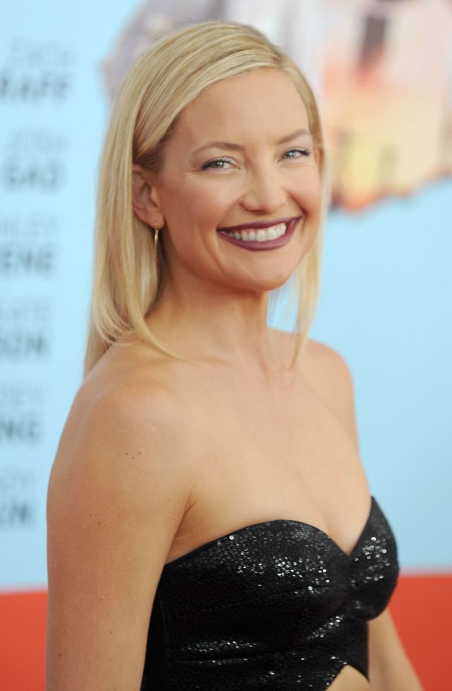 Odkąd powiększyła biust, przestała odwracać się plecami FOTO