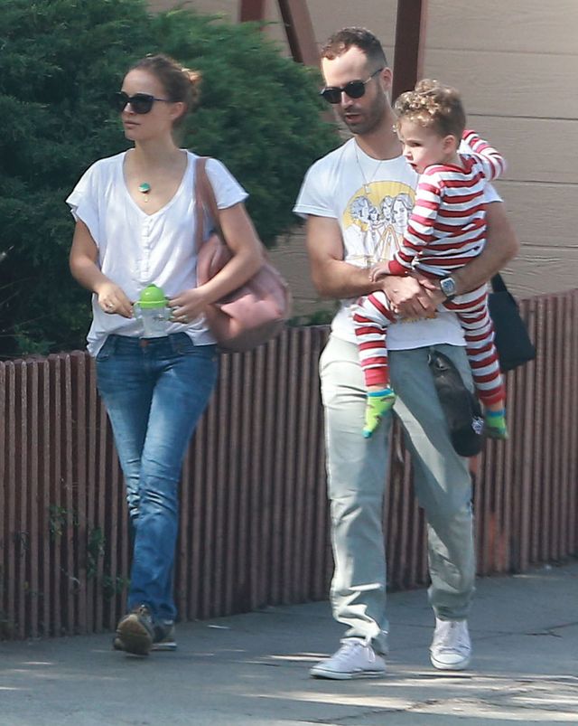 Natalie Portman w spodniach i w sukience (FOTO)